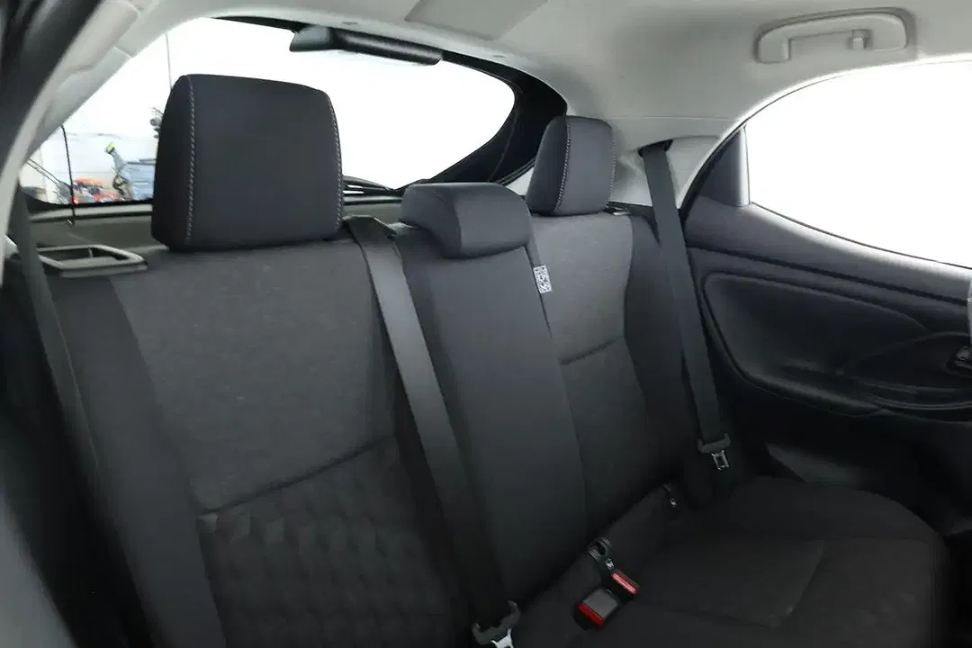 Toyota Yaris - Thumbnail 13
