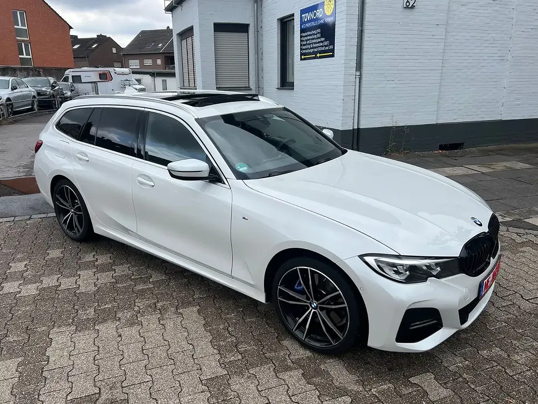 BMW 330 - Thumbnail 2