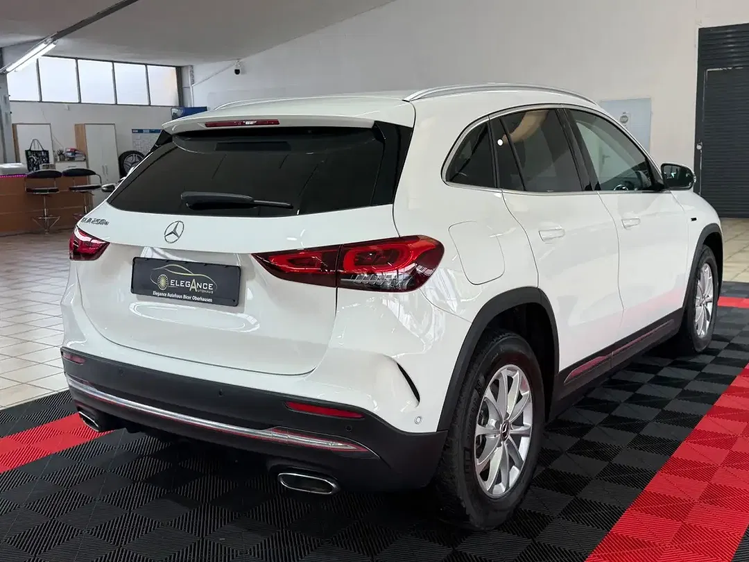 Mercedes-Benz GLA 250 - Thumbnail 4