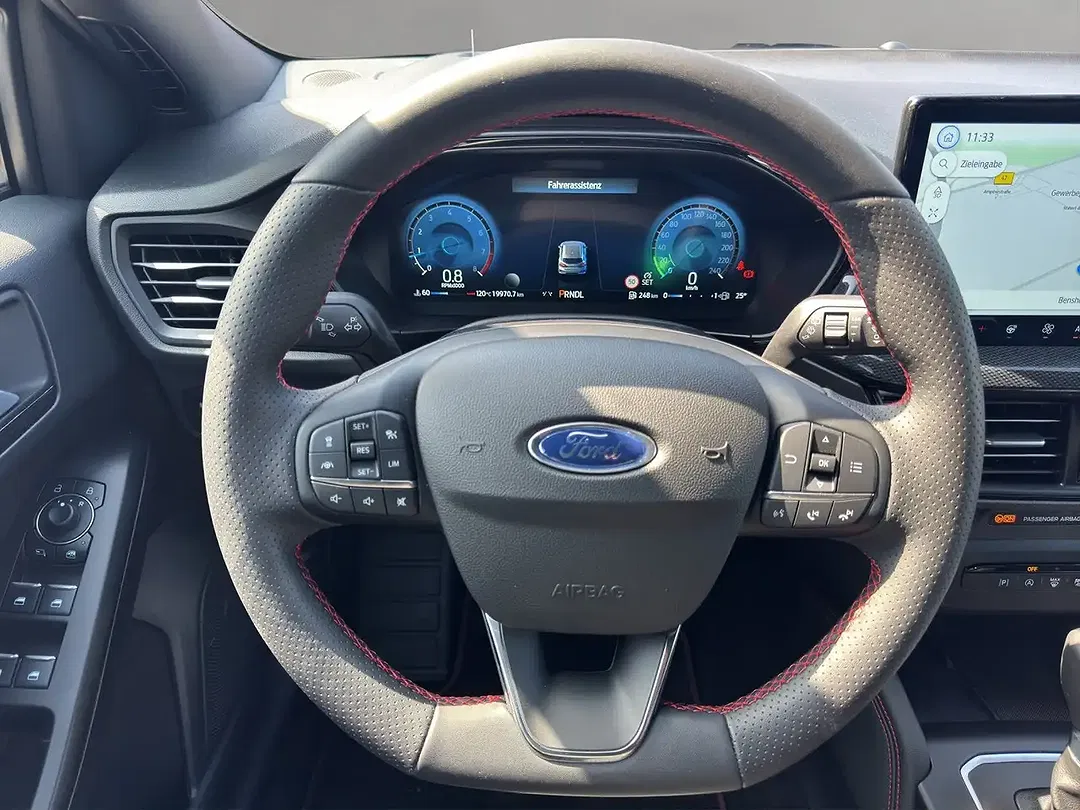 Ford Focus - Thumbnail 10