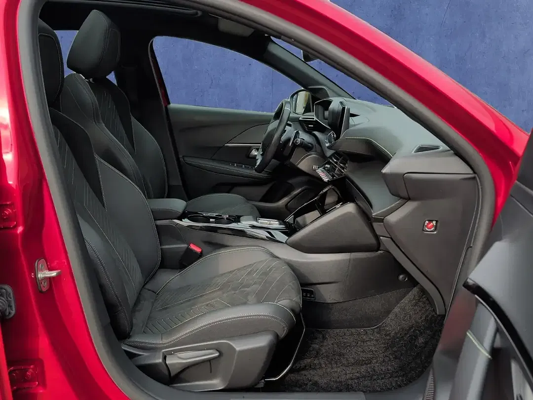 Peugeot 208 - Thumbnail 11