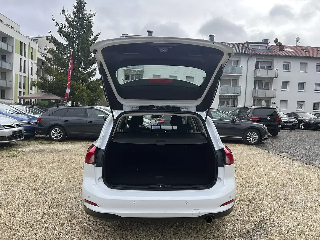 Ford Focus - Thumbnail 10