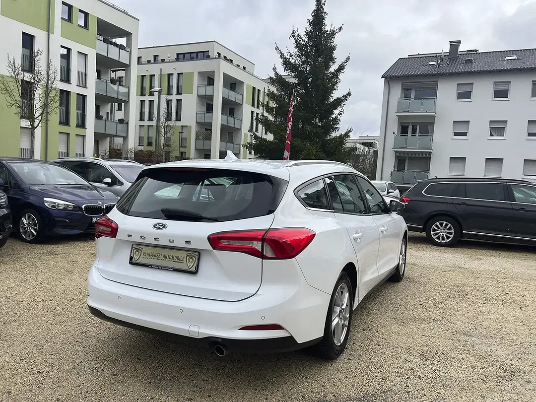 Ford Focus - Thumbnail 5