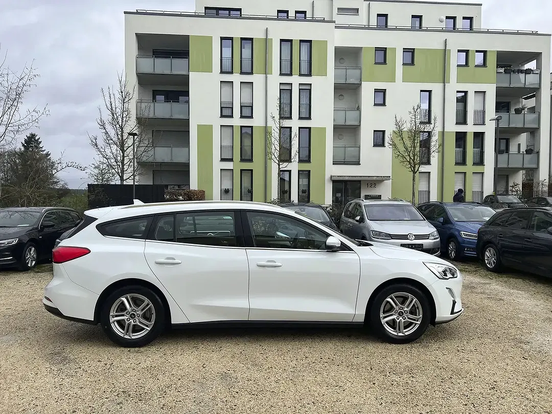 Ford Focus - Thumbnail 6