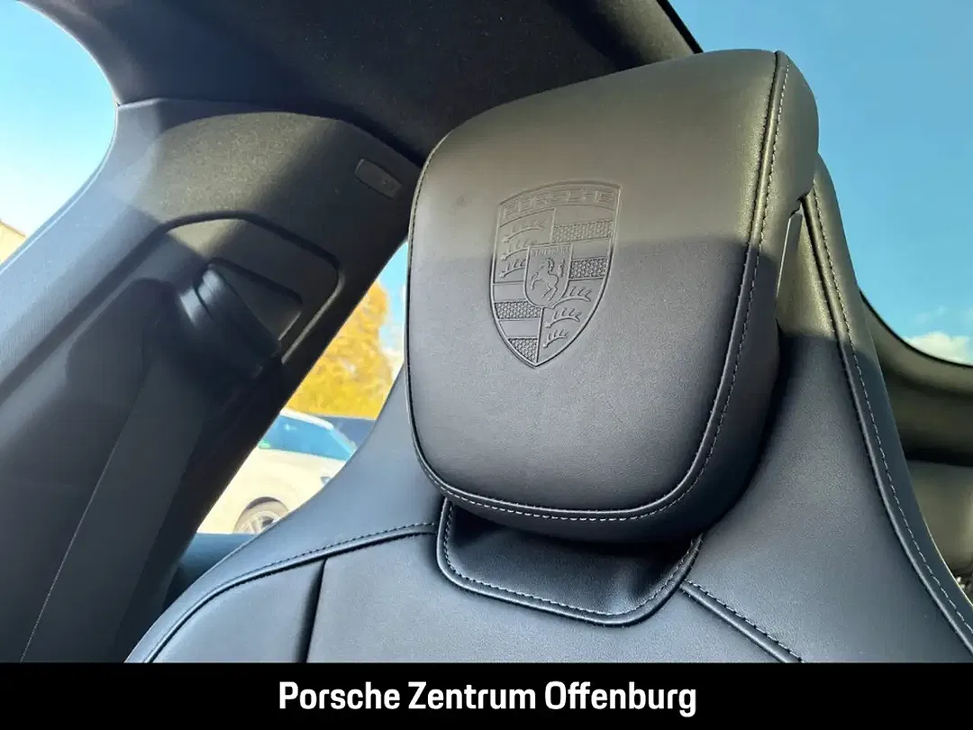 Porsche Taycan - Thumbnail 13