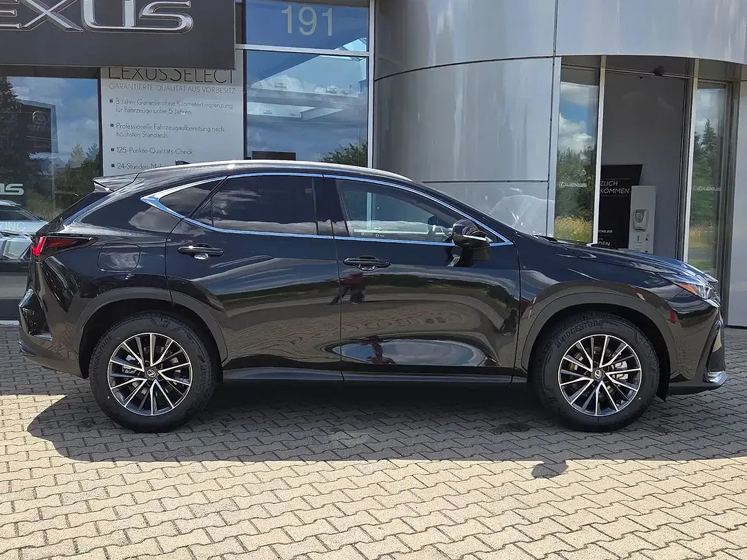 Lexus NX 450h+ - Thumbnail 3