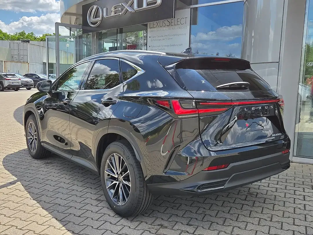 Lexus NX 450h+ - Thumbnail 4