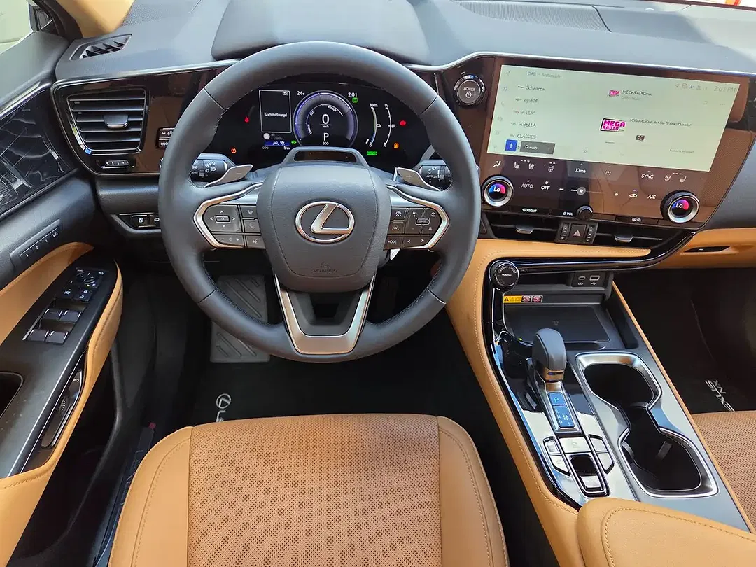 Lexus NX 450h+ - Thumbnail 7