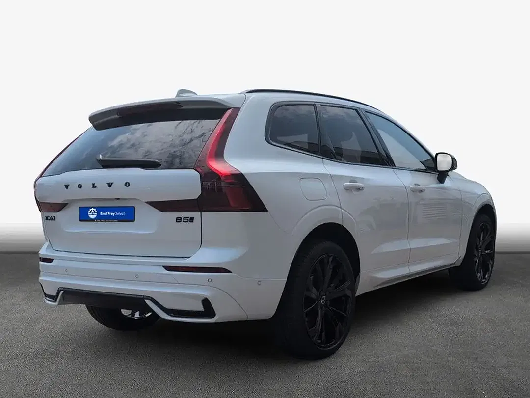 Volvo XC60 B5 AWD Plus Black Edition - foto 2