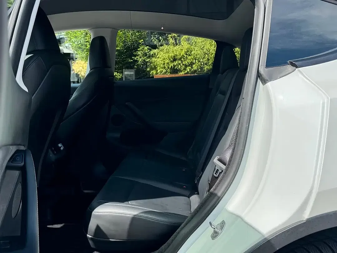 Tesla Model Y - Thumbnail 15
