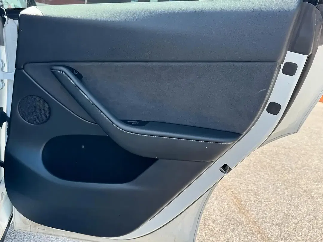 Tesla Model Y - Thumbnail 17