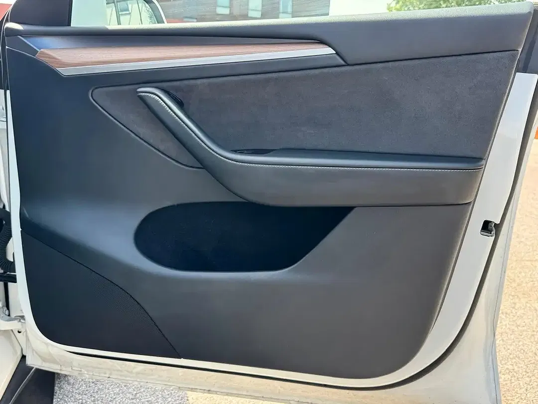 Tesla Model Y - Thumbnail 19