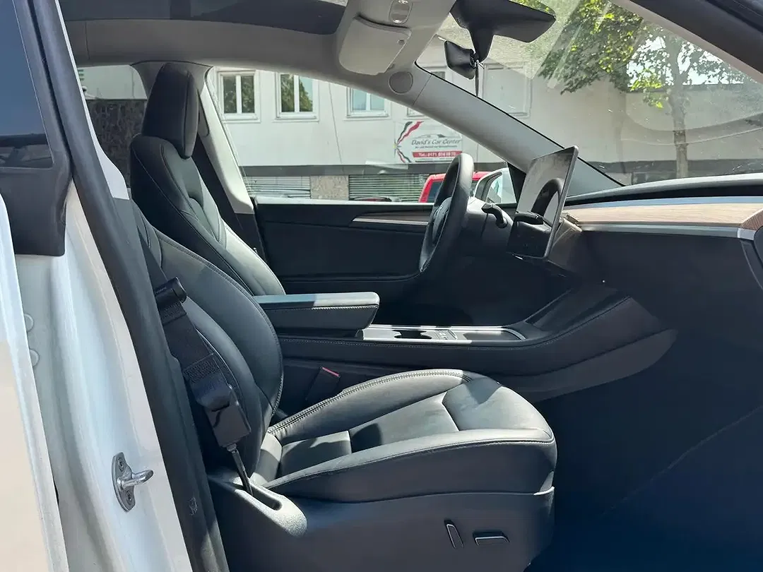 Tesla Model Y - Thumbnail 20