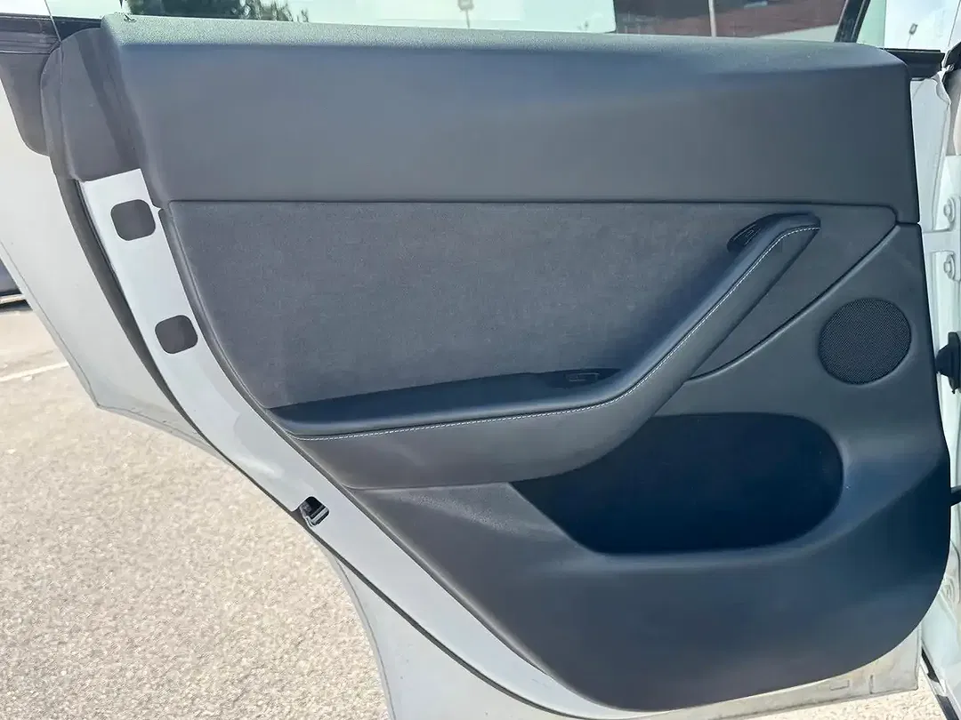 Tesla Model Y - Thumbnail 21