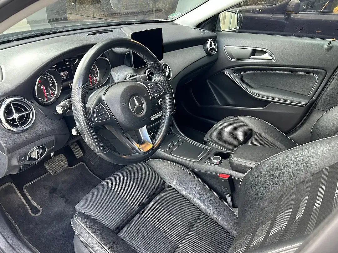 Mercedes-Benz GLA 180 - Thumbnail 10