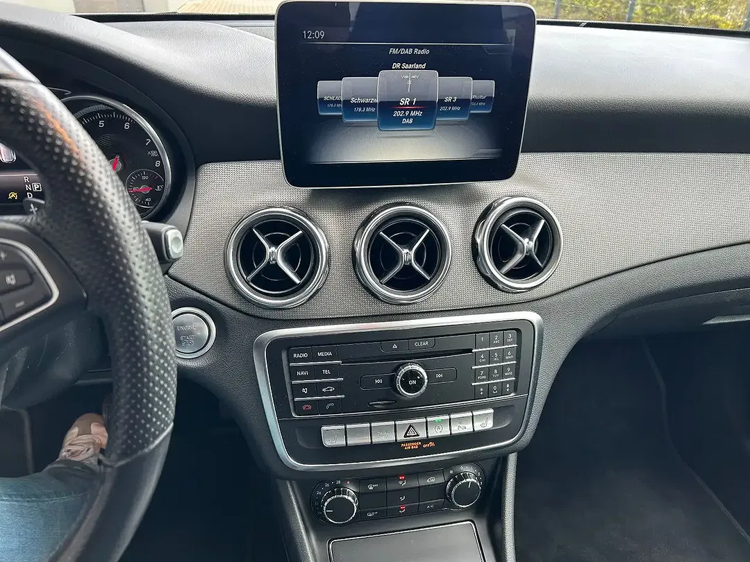 Mercedes-Benz GLA 180 - Thumbnail 12