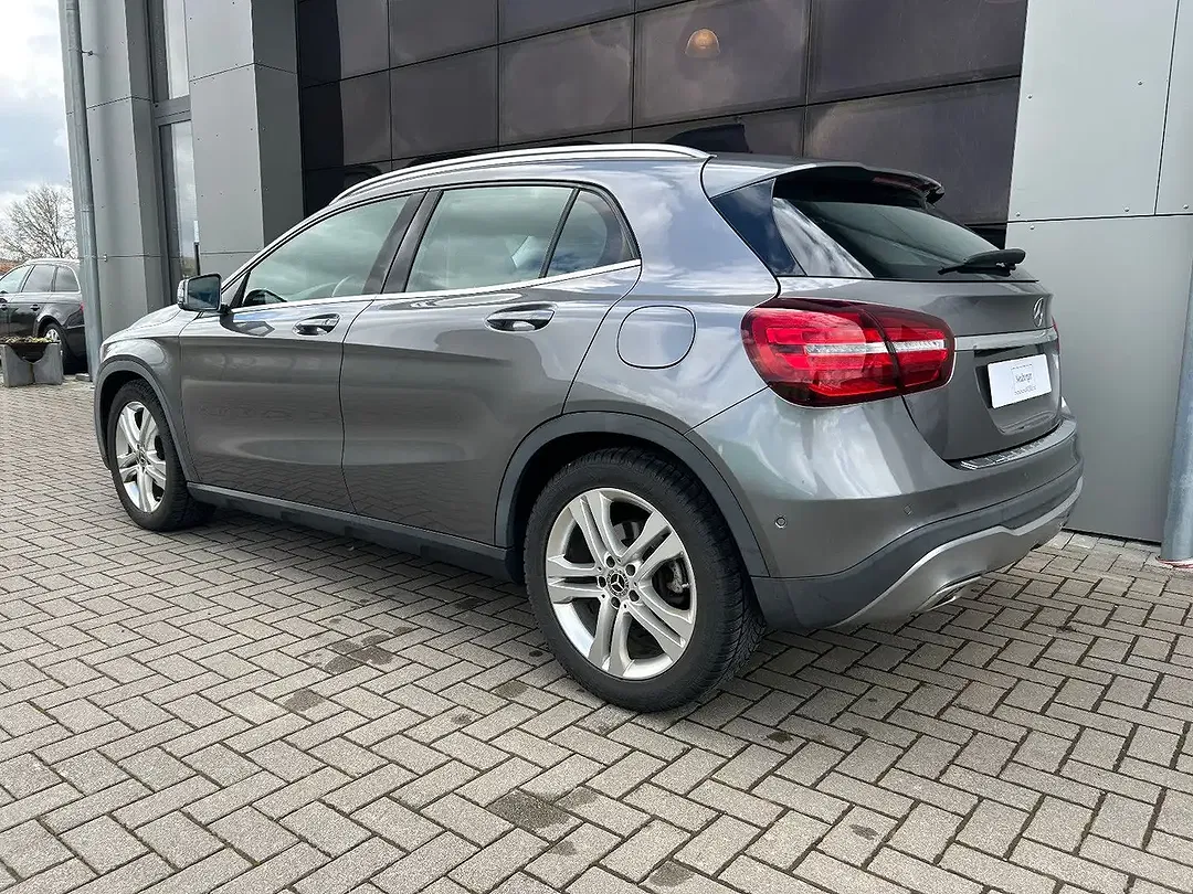 Mercedes-Benz GLA 180 - Thumbnail 3