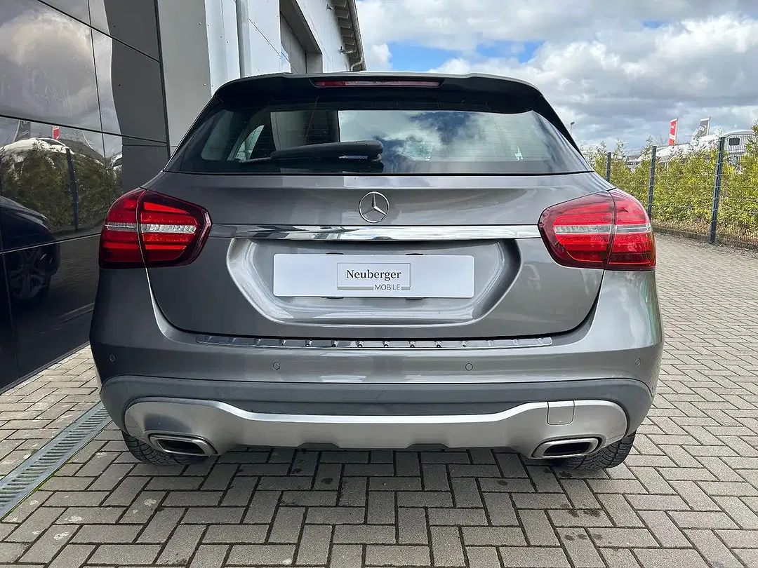 Mercedes-Benz GLA 180 - Thumbnail 4