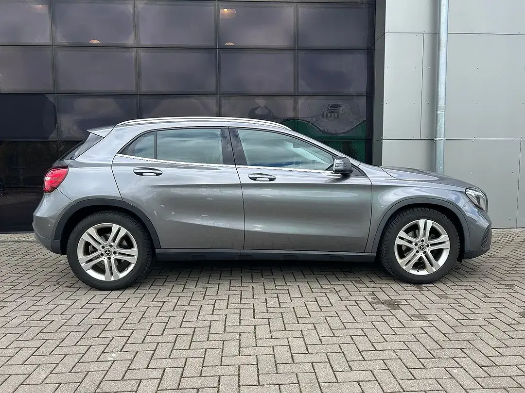 Mercedes-Benz GLA 180 - Thumbnail 6