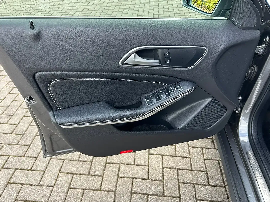 Mercedes-Benz GLA 180 - Thumbnail 9