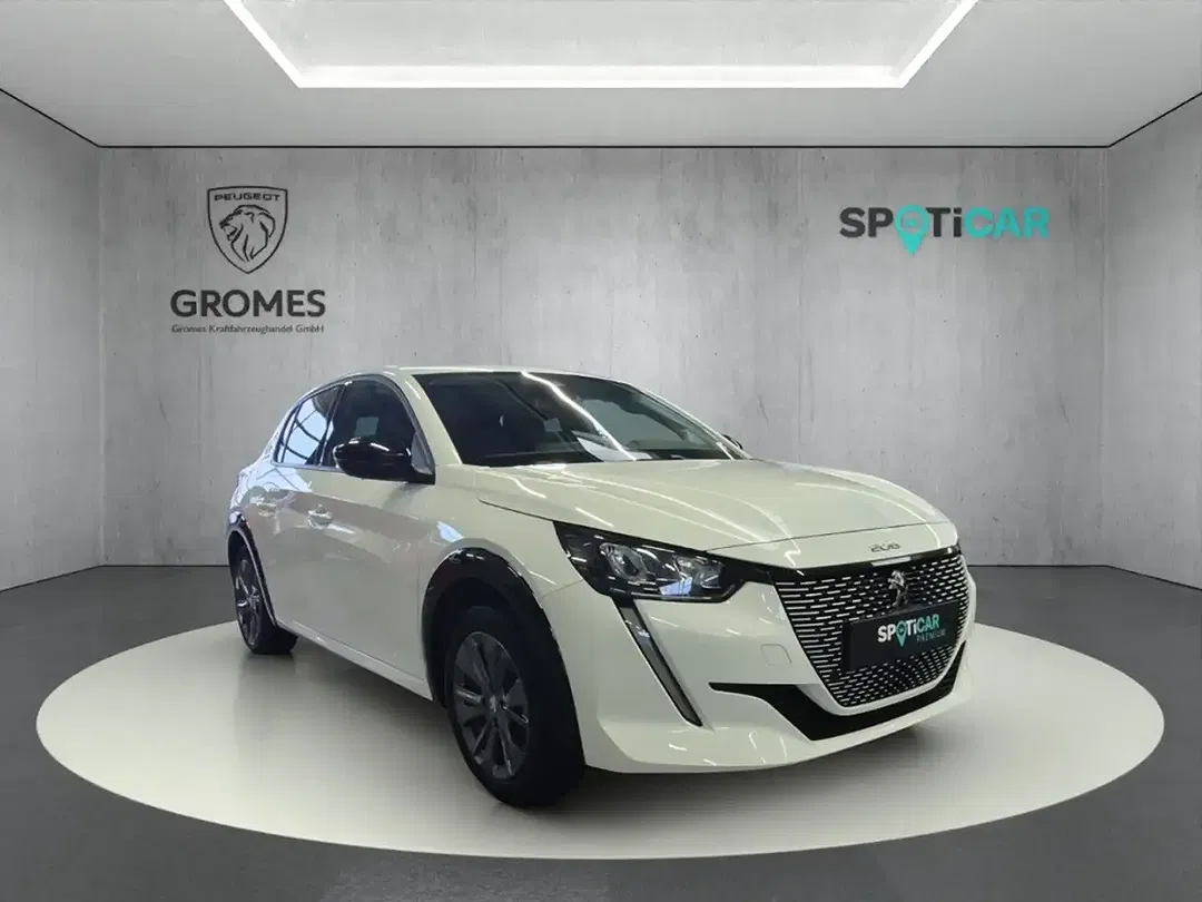 Peugeot 208 - Thumbnail 1