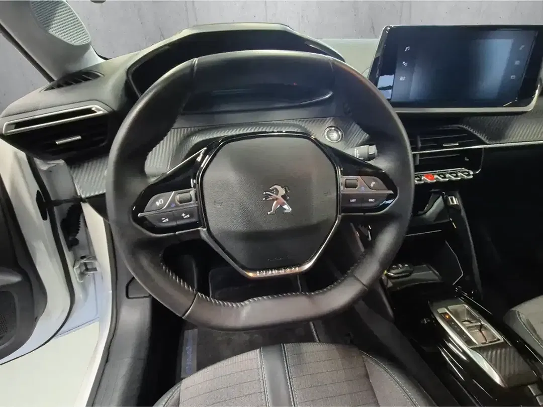 Peugeot 208 - Thumbnail 10