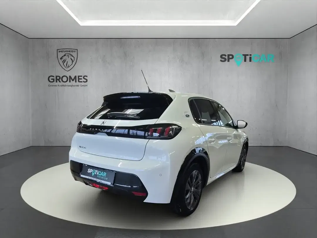 Peugeot 208 - Thumbnail 3