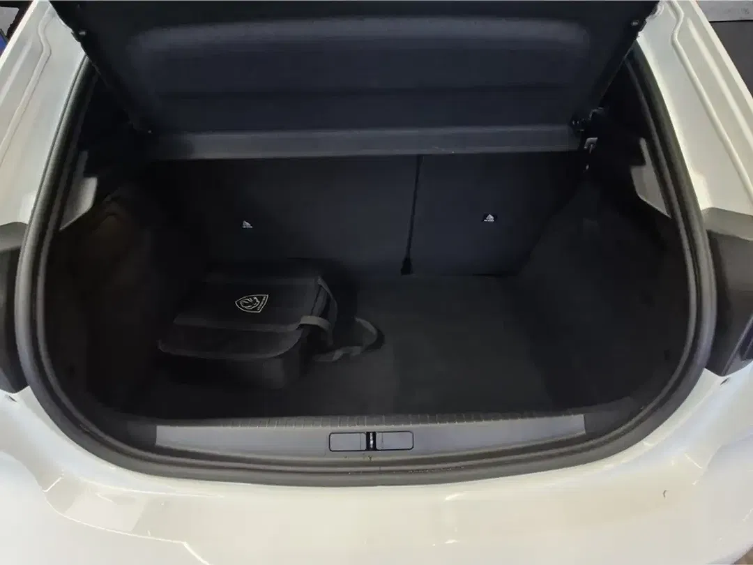 Peugeot 208 - Thumbnail 7