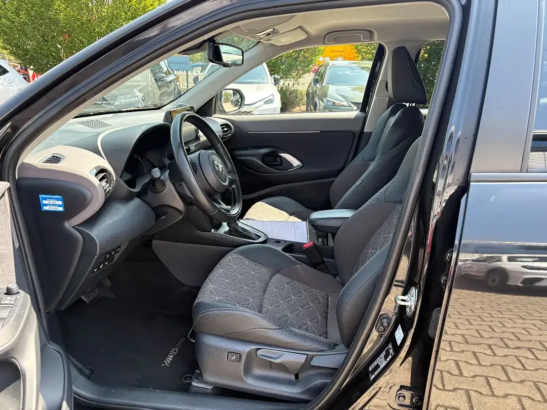 Toyota Yaris Cross - Thumbnail 5