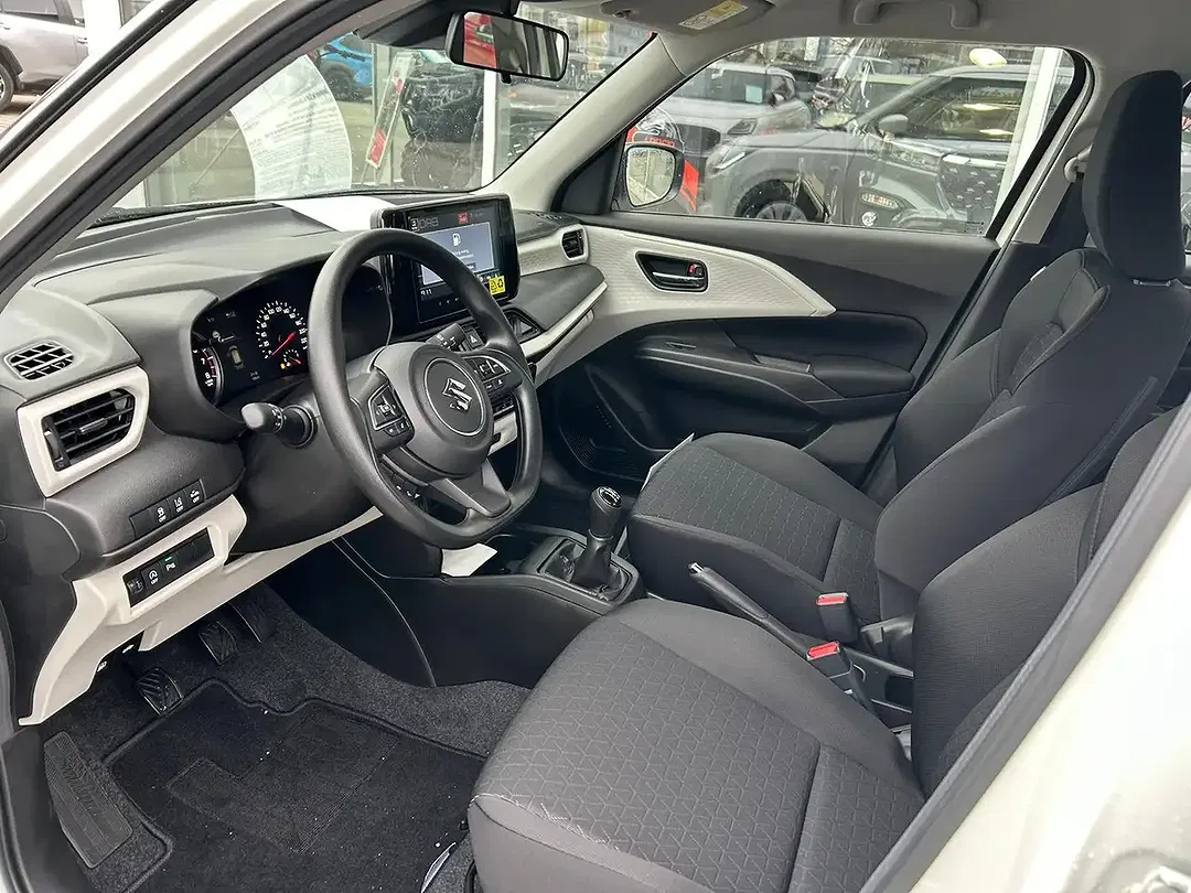 Suzuki Swift - Thumbnail 12