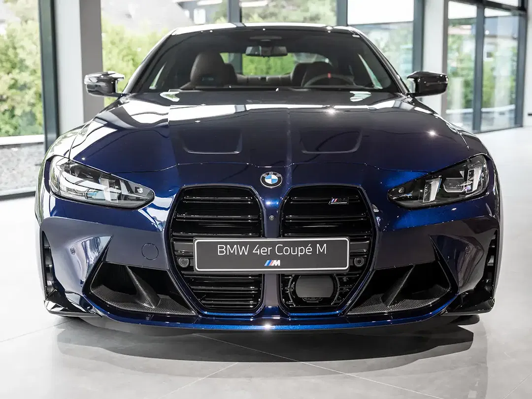 BMW M4 - Thumbnail 3
