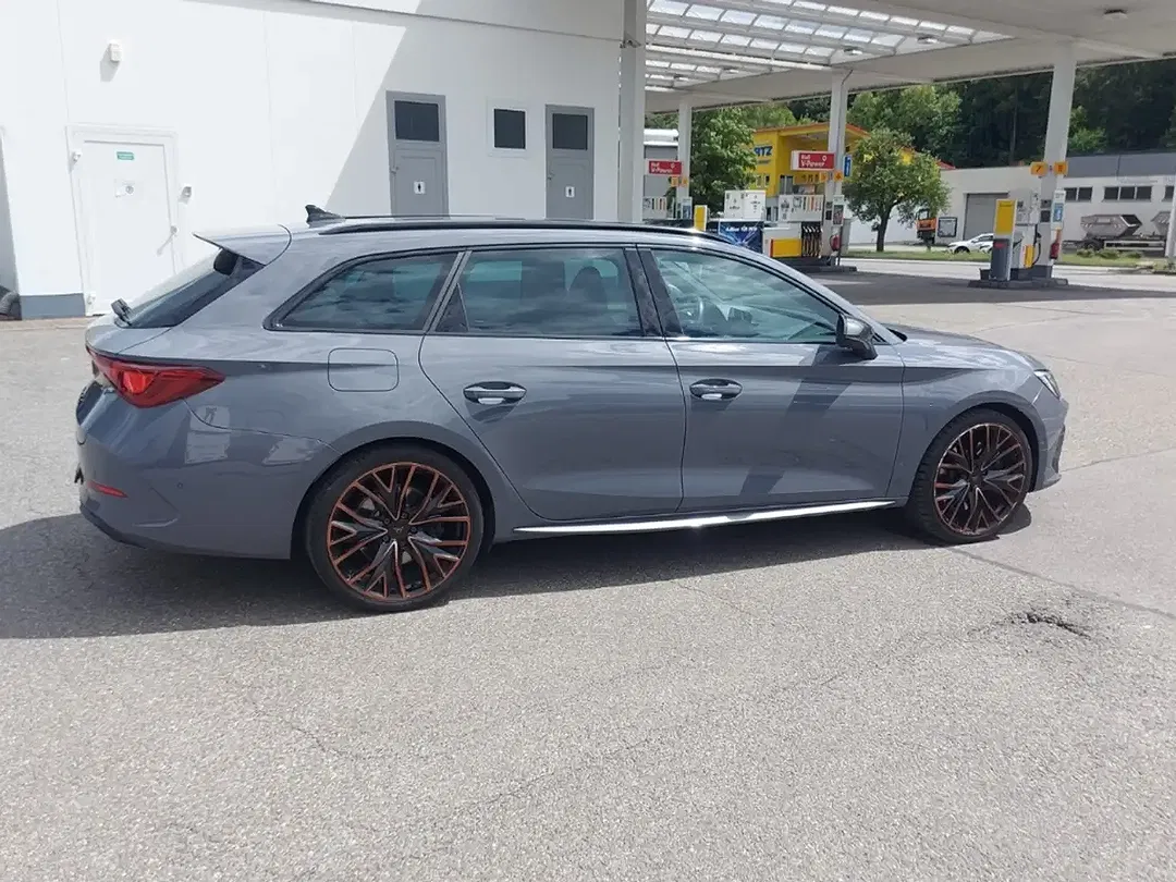 CUPRA Leon - Thumbnail 2