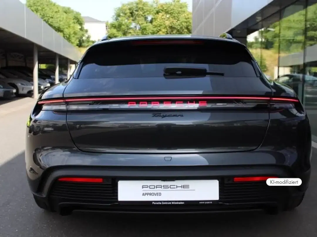 Porsche Taycan - Thumbnail 10