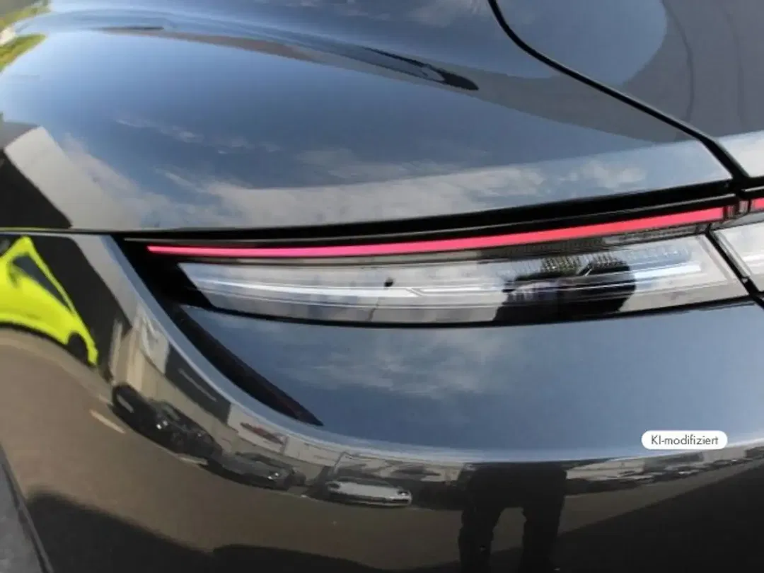 Porsche Taycan - Thumbnail 11