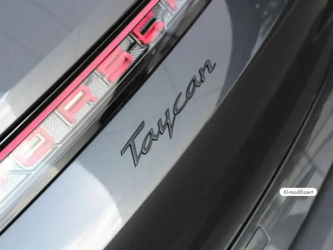 Porsche Taycan - Thumbnail 12