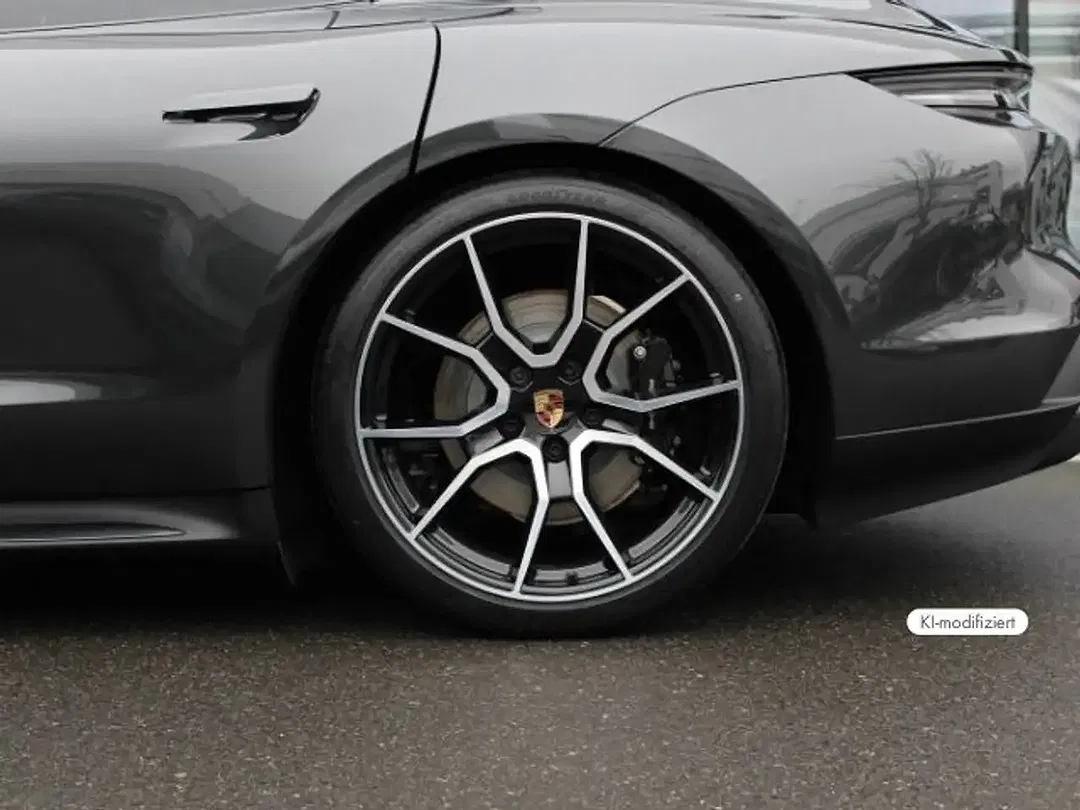 Porsche Taycan - Thumbnail 14
