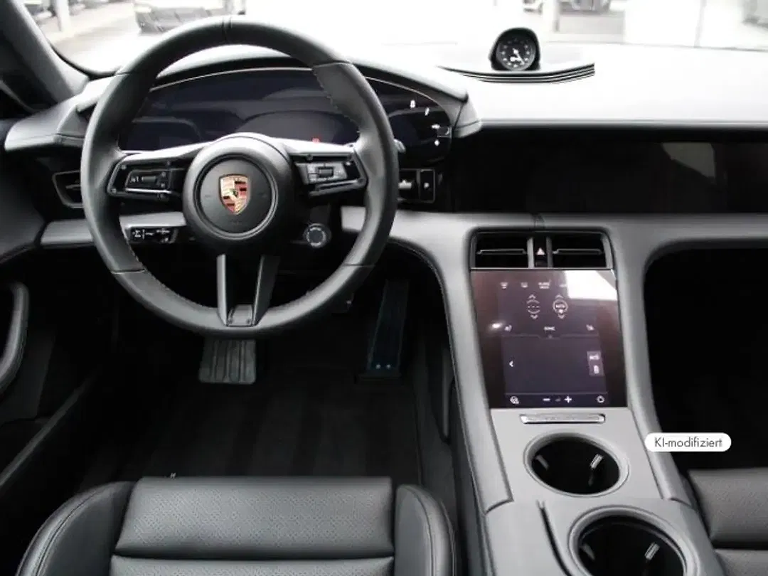 Porsche Taycan - Thumbnail 4