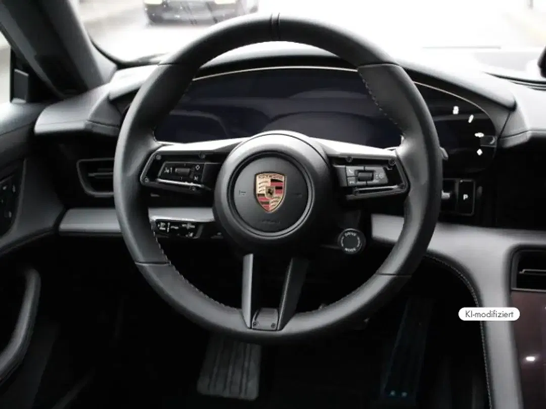 Porsche Taycan - Thumbnail 5