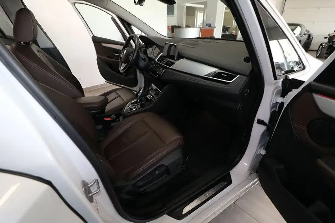 BMW 218 - Thumbnail 5