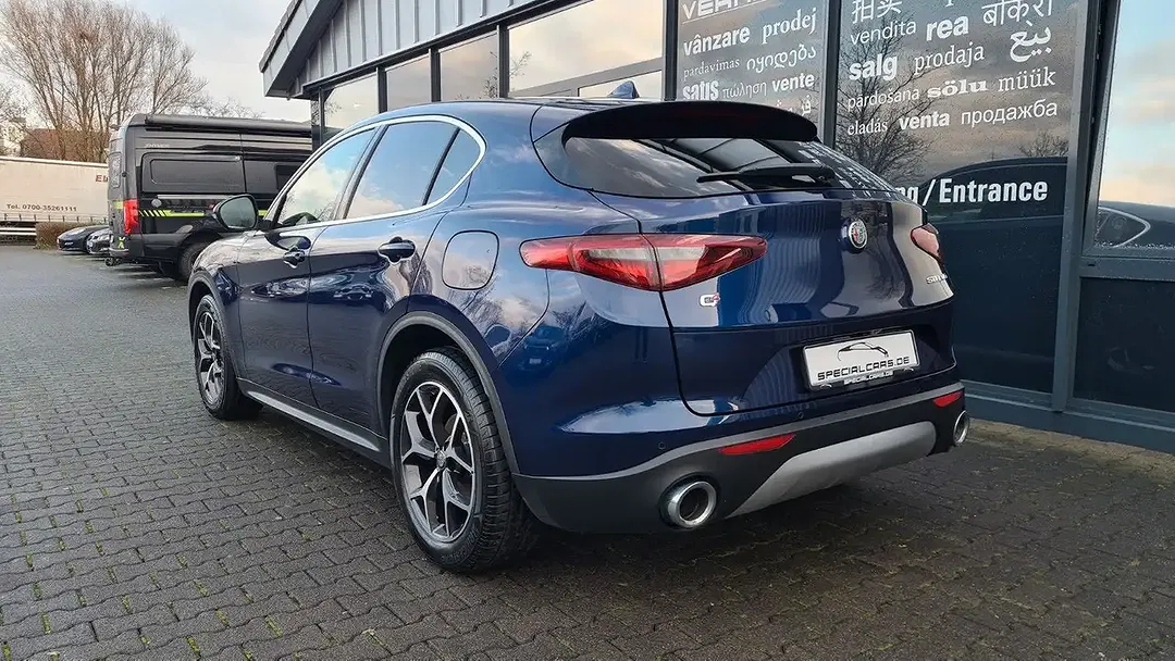 Alfa Romeo Stelvio - Thumbnail 5