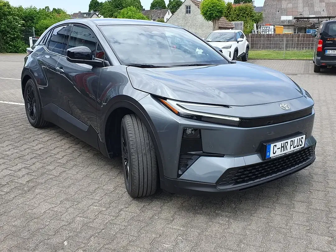 Toyota C-HR - Thumbnail 3