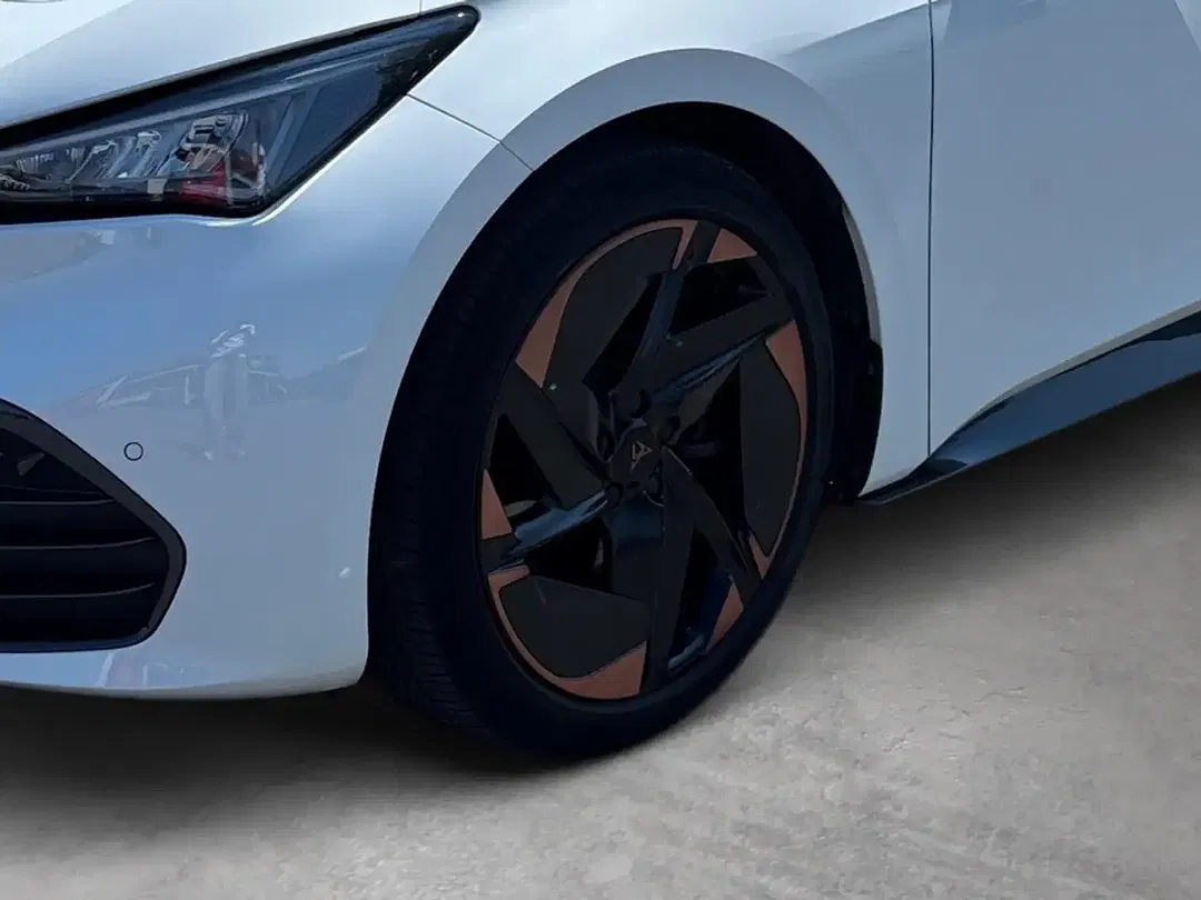 CUPRA Born - Thumbnail 8