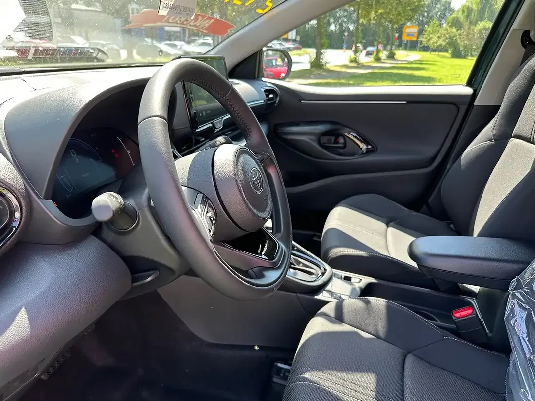 Toyota Yaris - Thumbnail 6