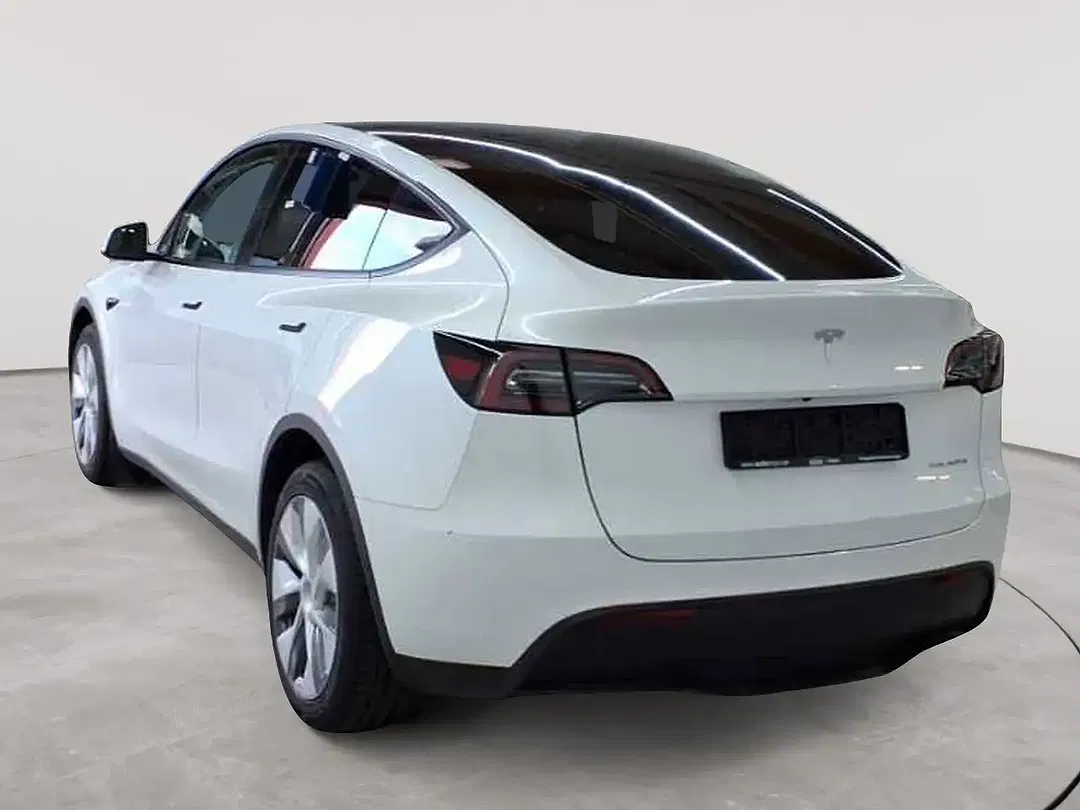 Tesla Model Y - Thumbnail 5