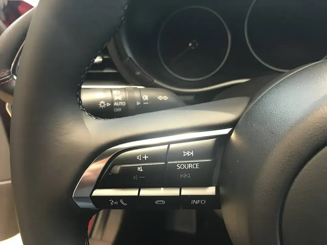 Mazda 3 - Thumbnail 15