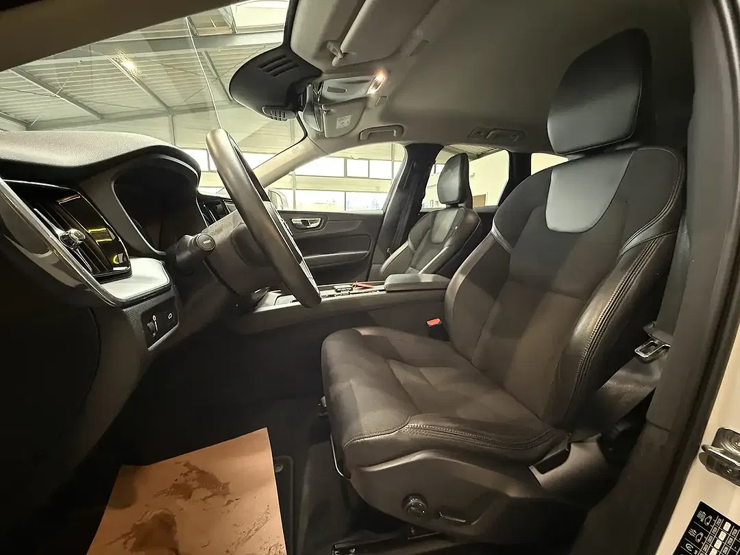Volvo XC60 - Thumbnail 9