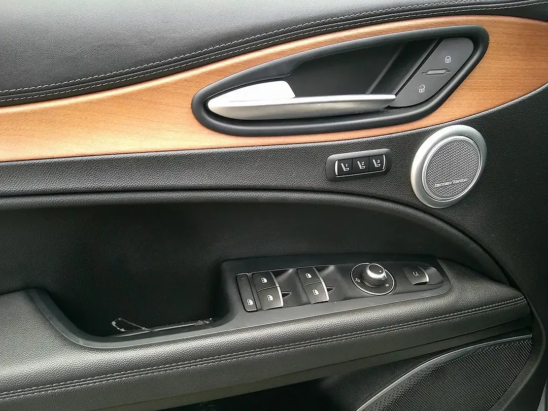 Alfa Romeo Stelvio - Thumbnail 6