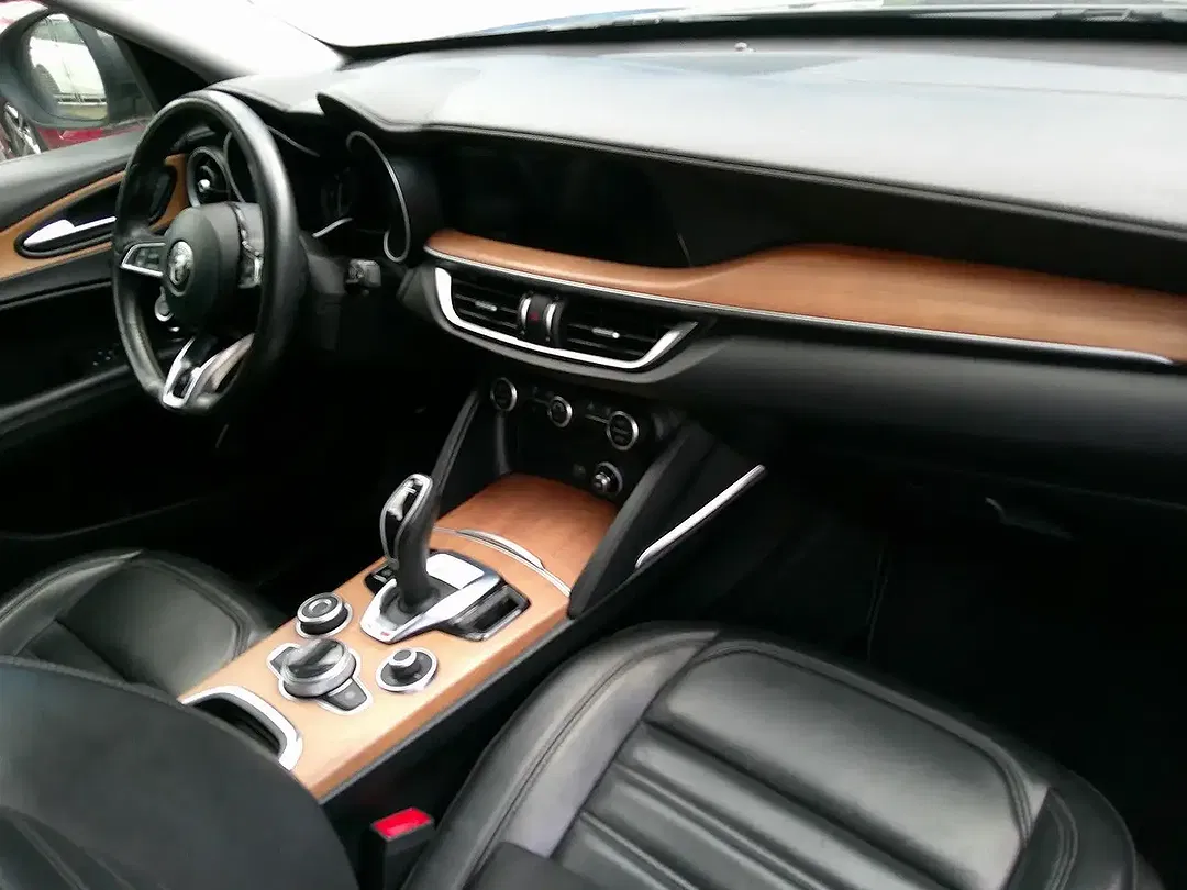Alfa Romeo Stelvio - Thumbnail 3