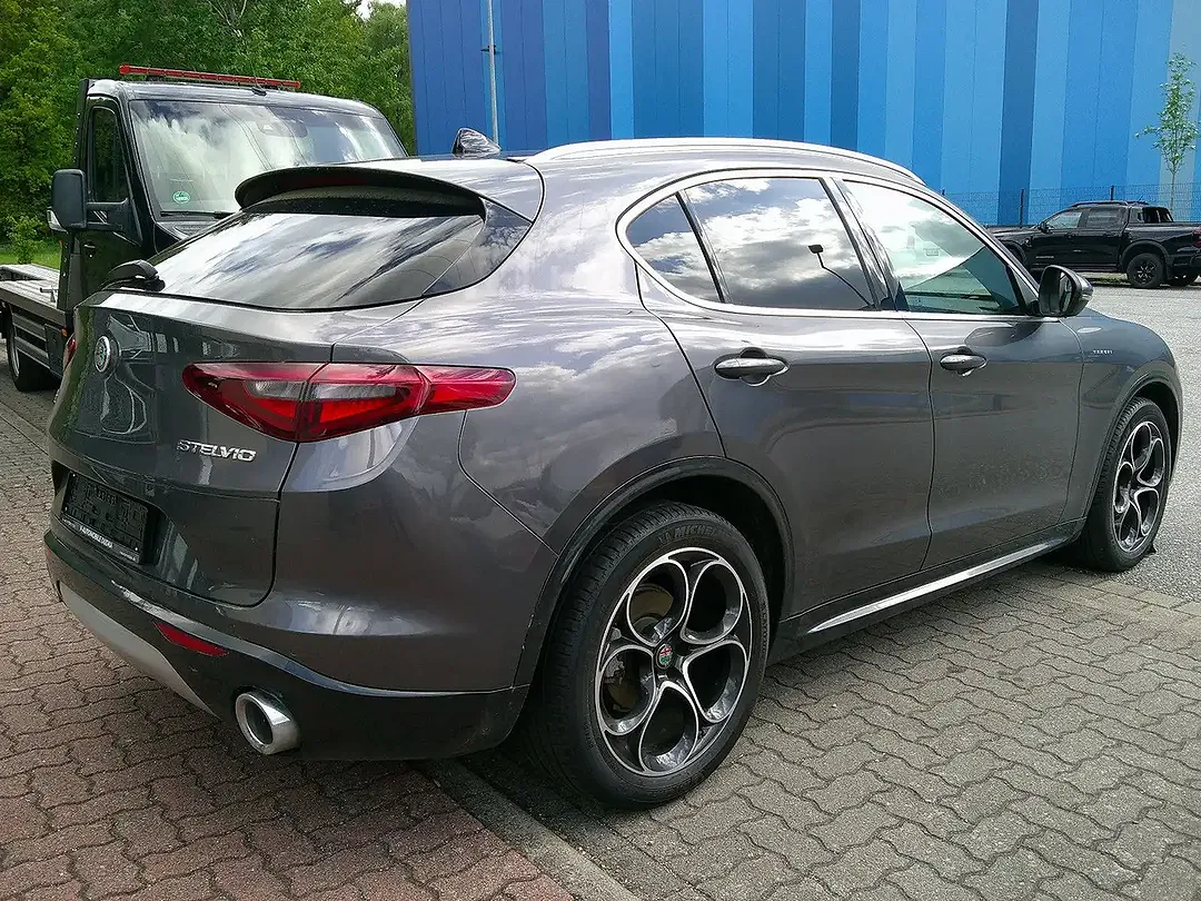 Alfa Romeo Stelvio - Thumbnail 4