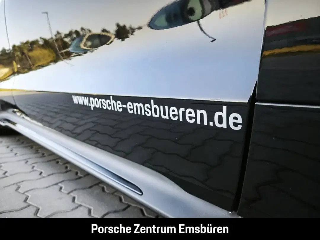 Porsche Taycan - Thumbnail 13